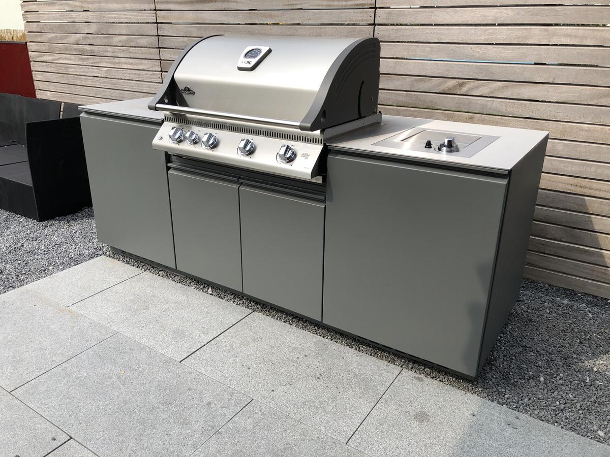 Aussen-Grillküche, Bild 1 von 6