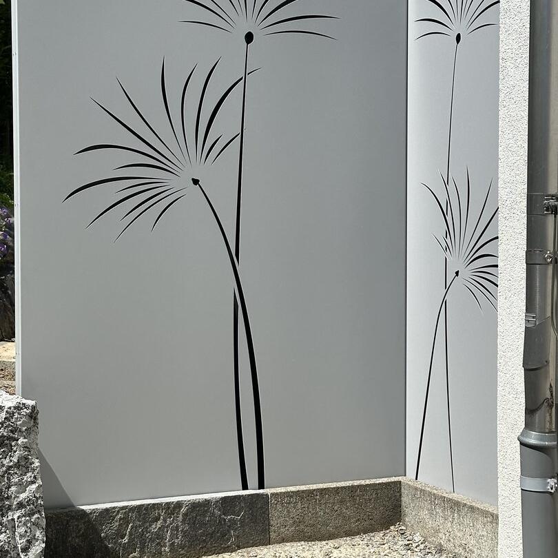 Pulverbeschichtete Sichtschutzwand mit Palmen-Motiv